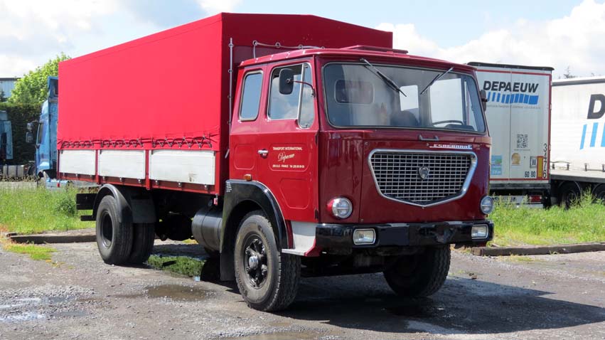 LANCIA Esagamma « E » 6 cyl 24 soup. De 1969 : Ce véhicule appartenait aux Transports PLANTAZ de Haute Savoie. Accidenté en 1971, il fut restauré et fl fut utilisé de façon restreinte jusqu’en 1980, puis conservé à l’abri par Mme PLANTAZ  (mère) qui l’a confié ensuite pour « garder la mémoire du travail de transporteur et de ses dangers ».